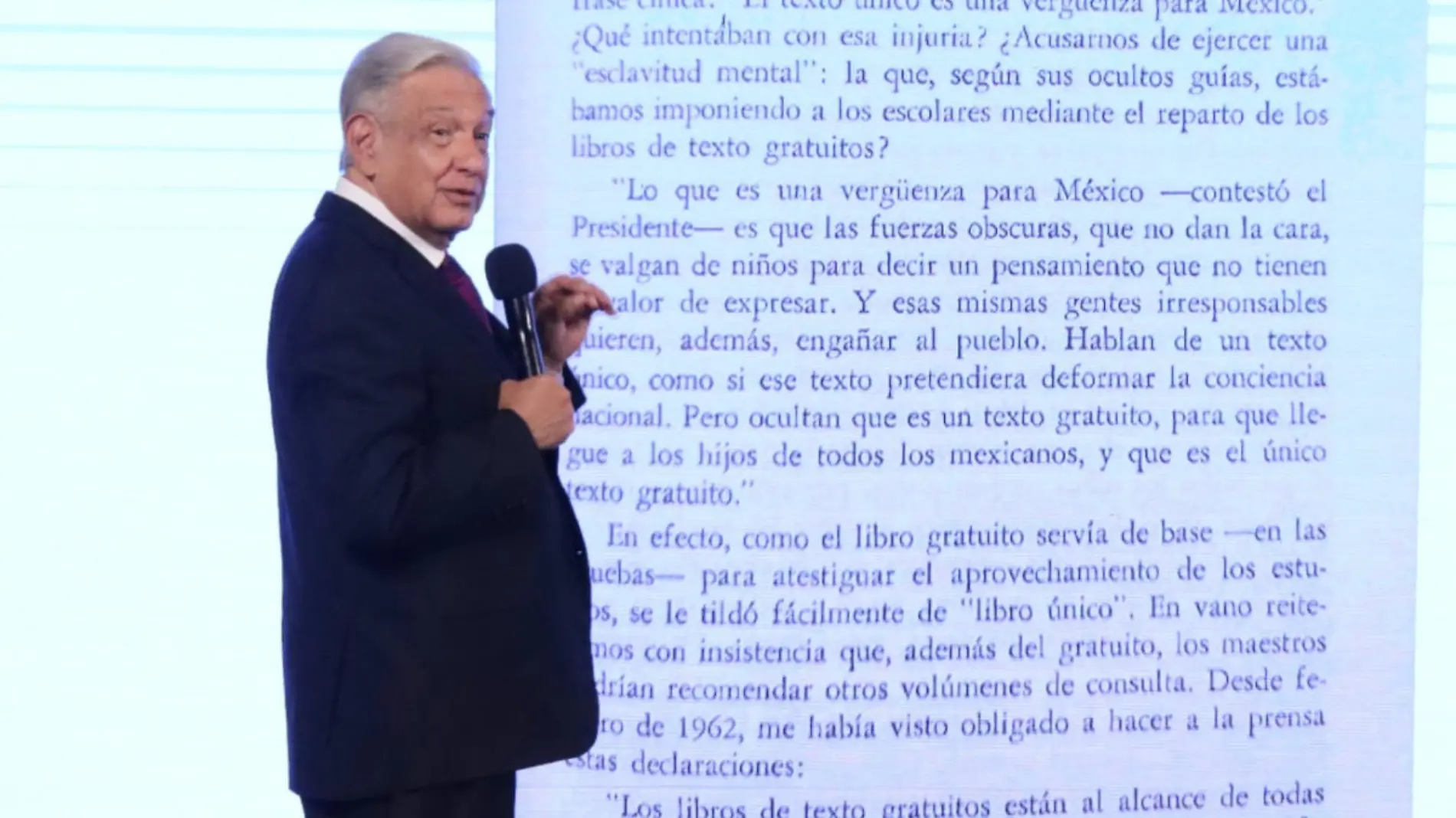 AMLO Libros de texto gratuitos 